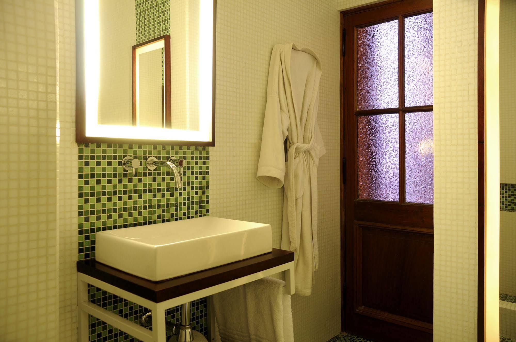 Babel Boutique Hotel 3*