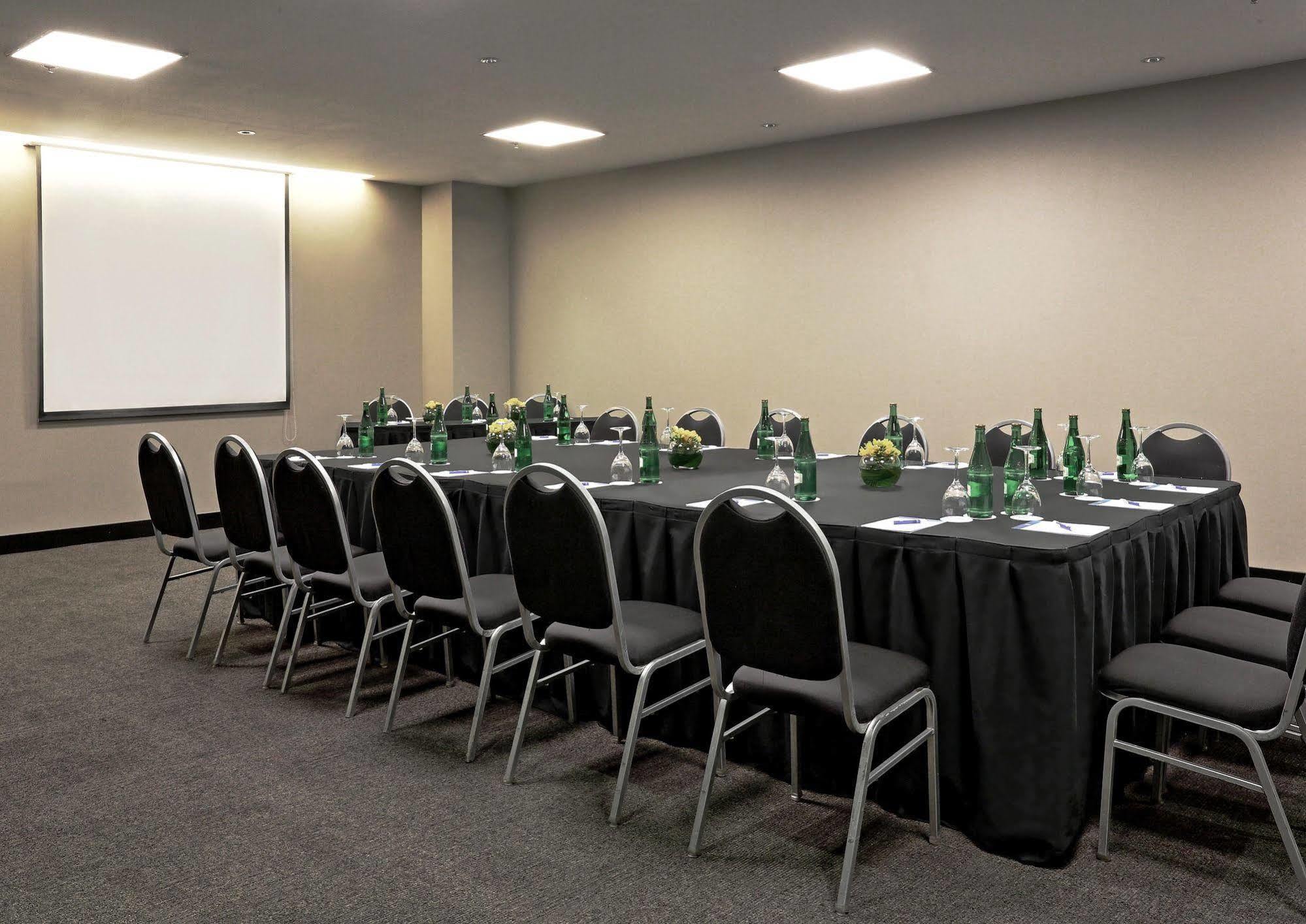Nh 9 De Julio Hotel