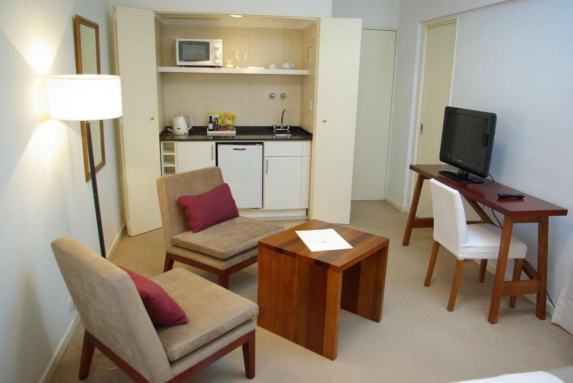 Loi Arenales Hotel