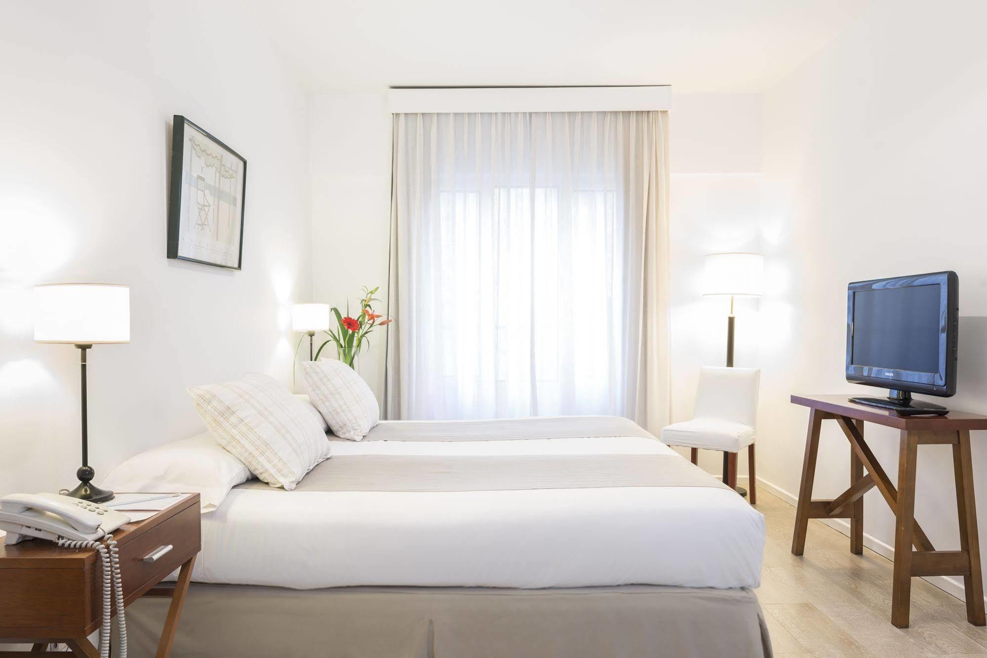 Hotel Loi Arenales