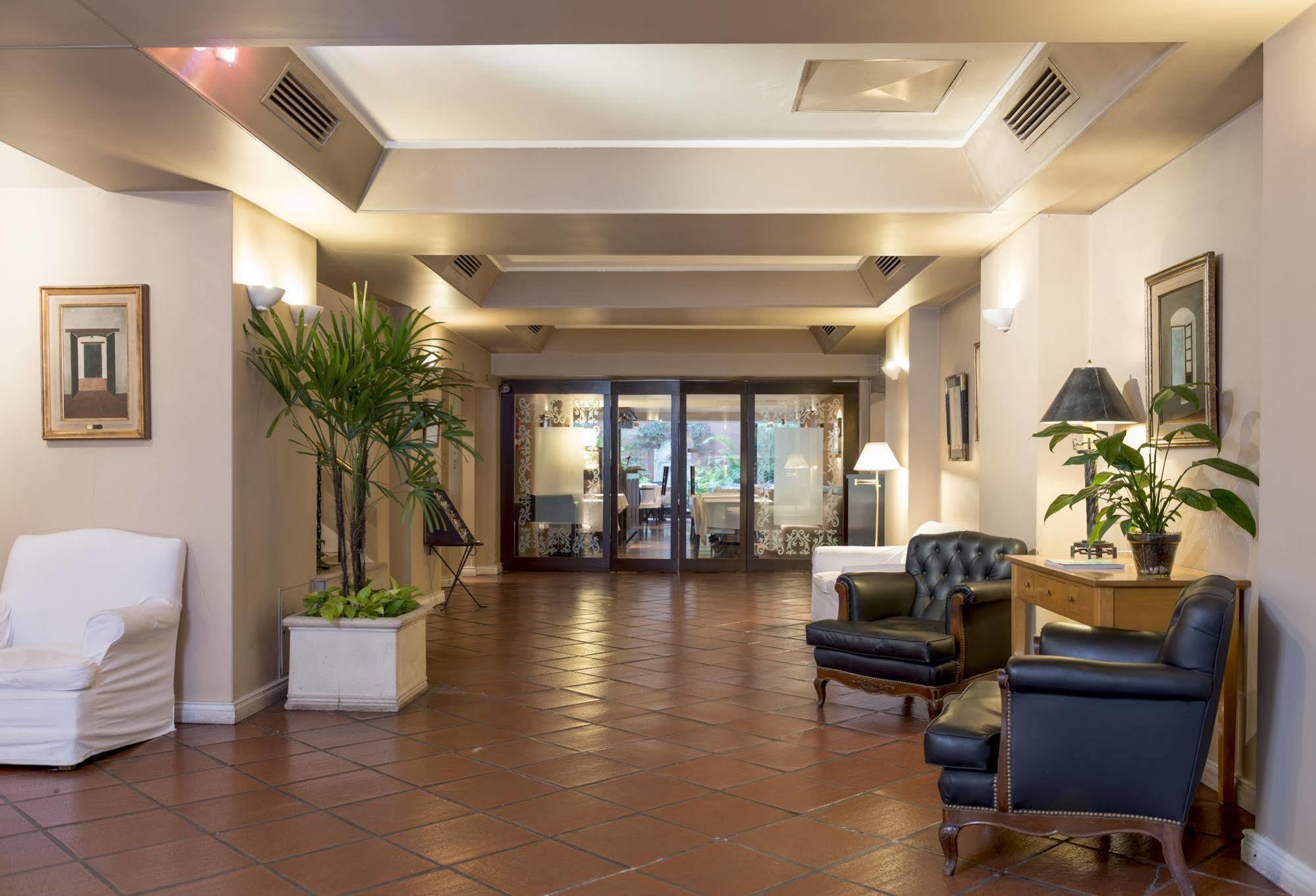 Loi Arenales Hotel
