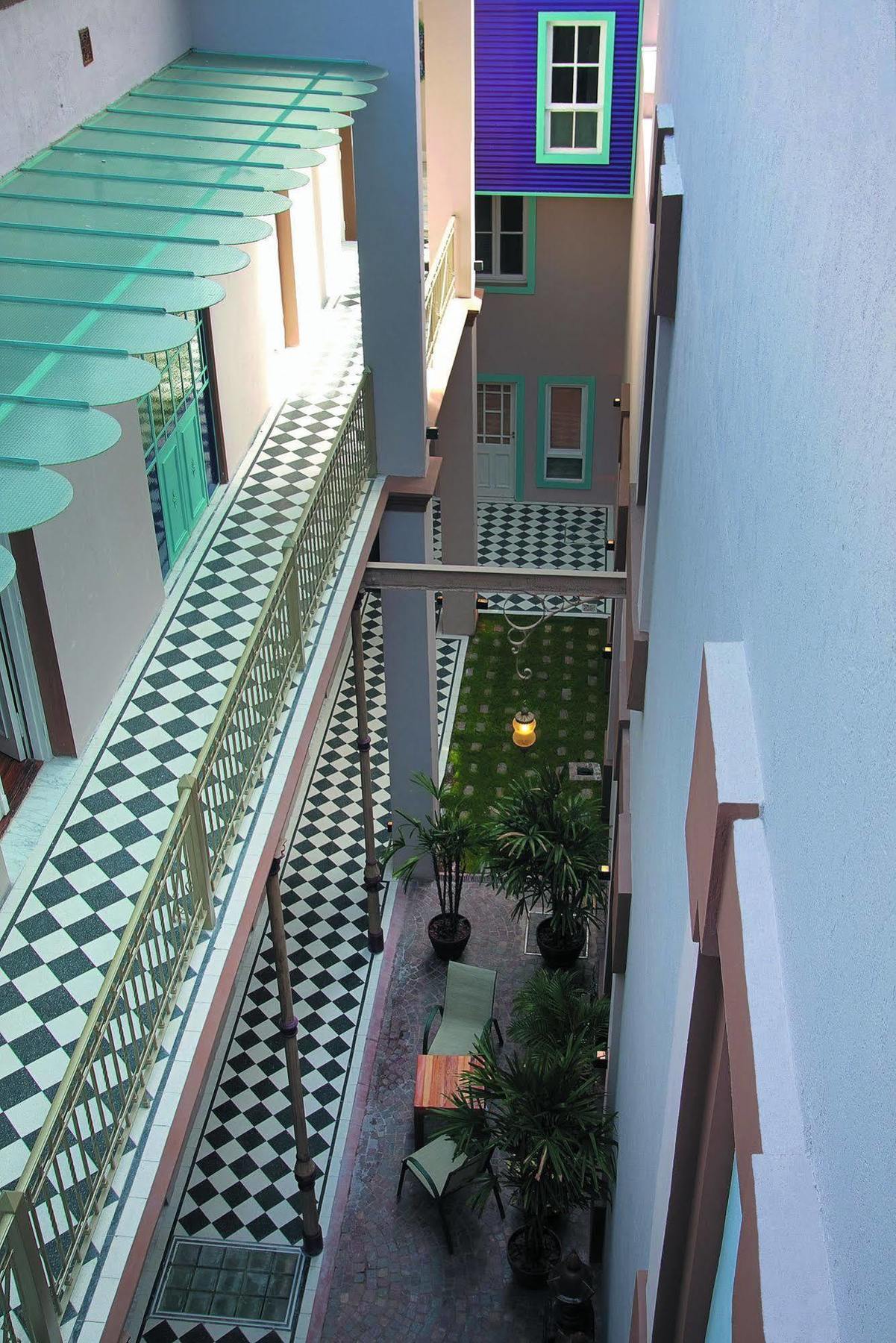 Boutique Raco De 4*