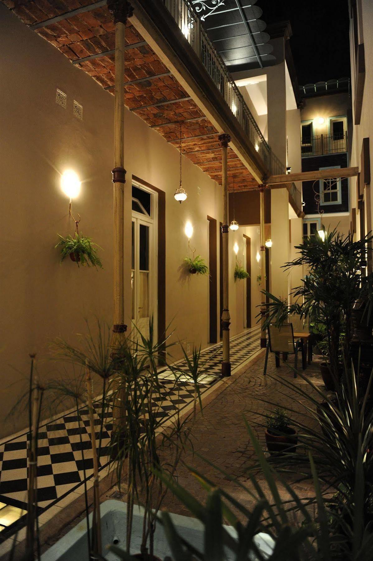 Boutique Raco De 4*