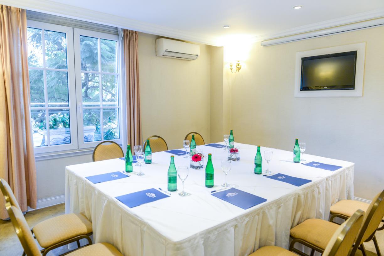Howard Johnson 9 De Julio Avenue Hotel 4*