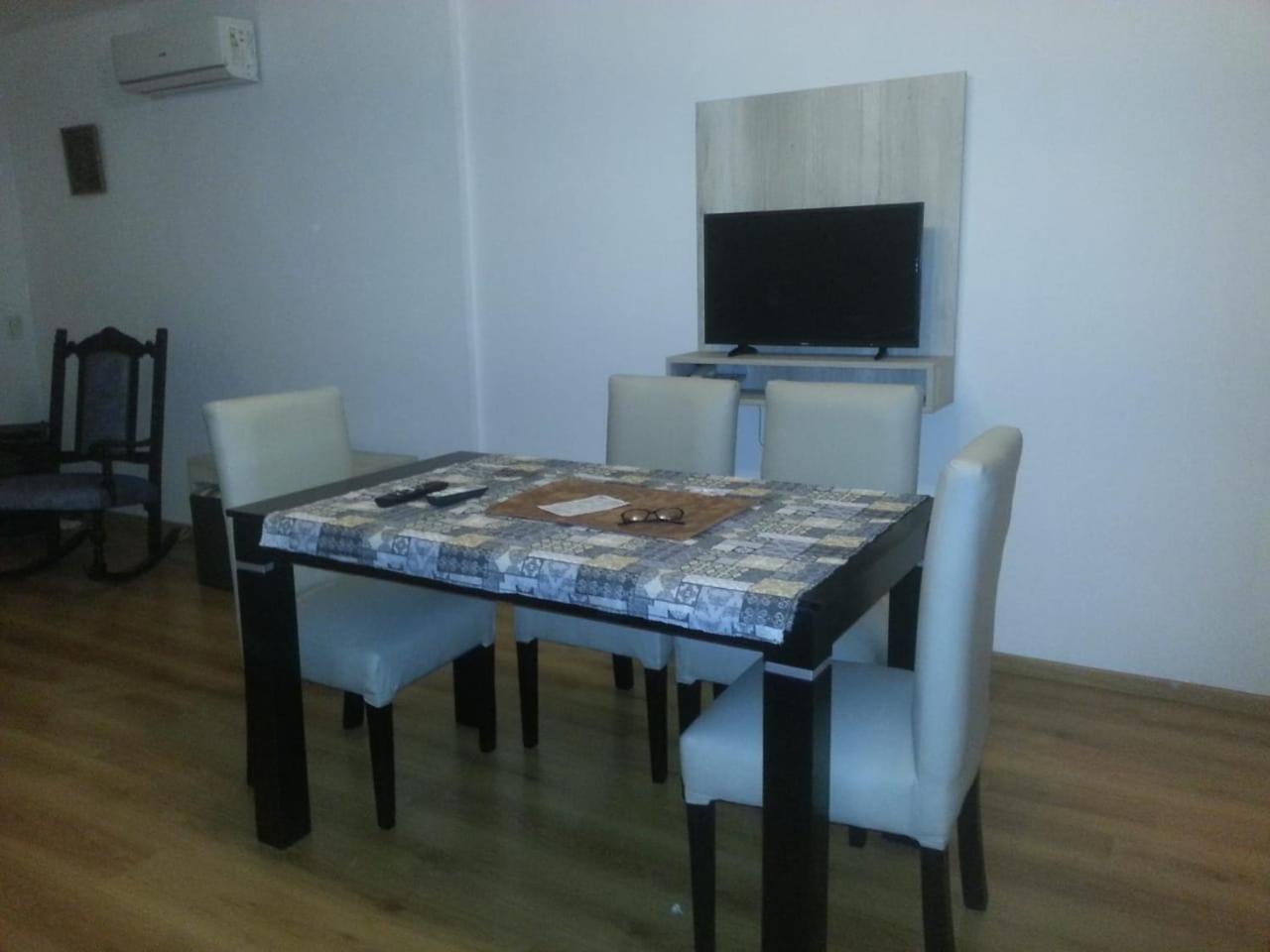 Apartment Direccion : Bernardo De Irigoyen 630 *