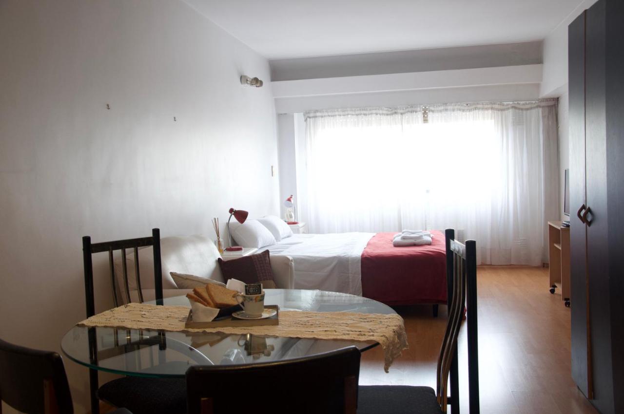 Luminous Studio Apartment. Ideal Location. By Owner. Apartamento *