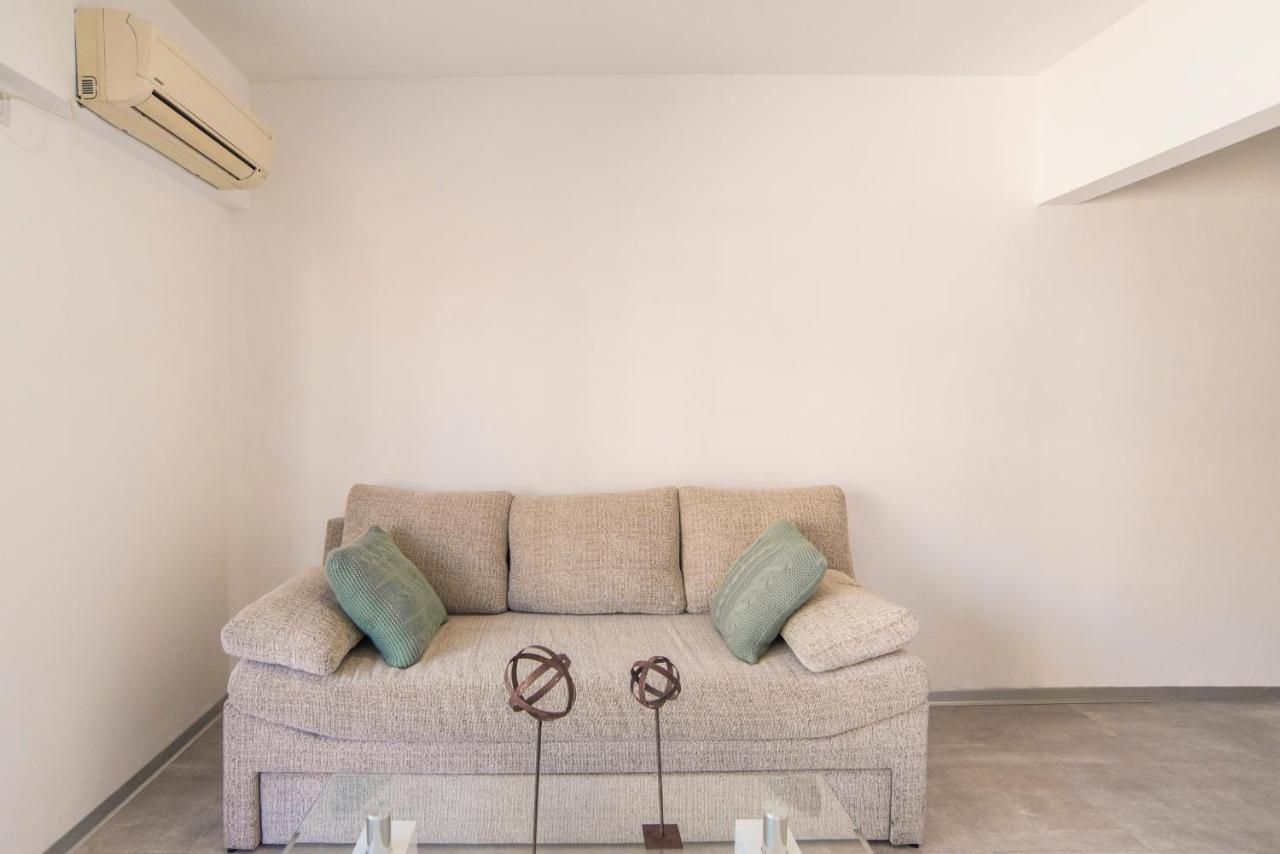 Ramirez De Velasco 631 3 Pax Crespo Apartment