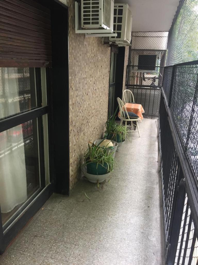 Confortable Dpto ,100 M2, Cochera En El Edificio Gratis , Balcon Grande A La Calle, Cerca Movistar Arena Apartment