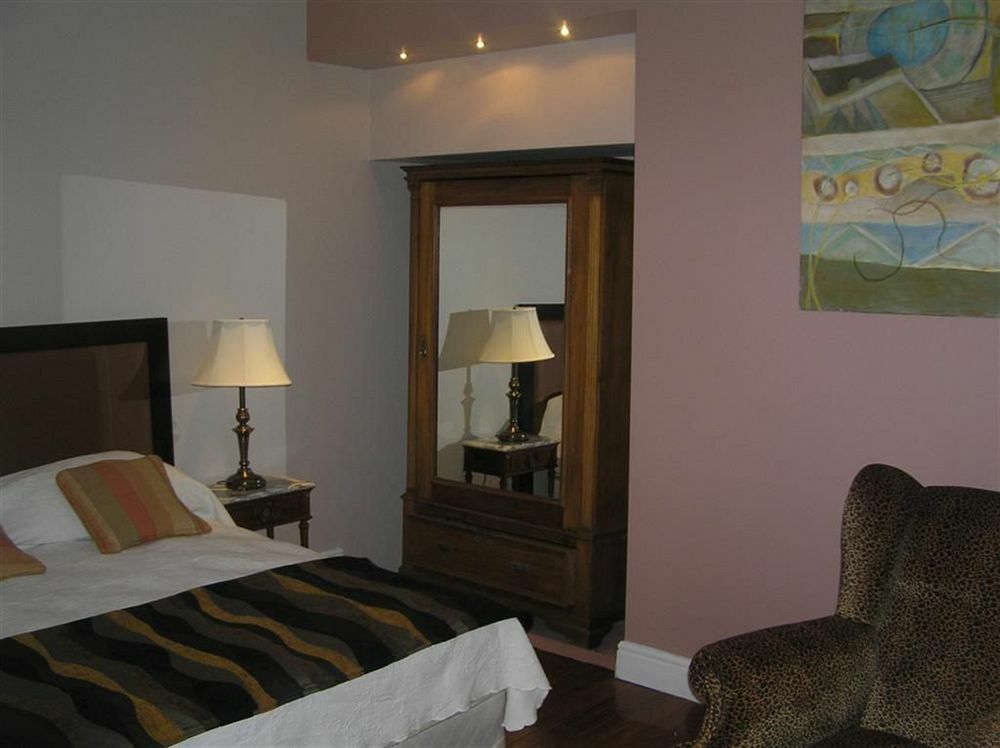 Boutique Raco De 4*