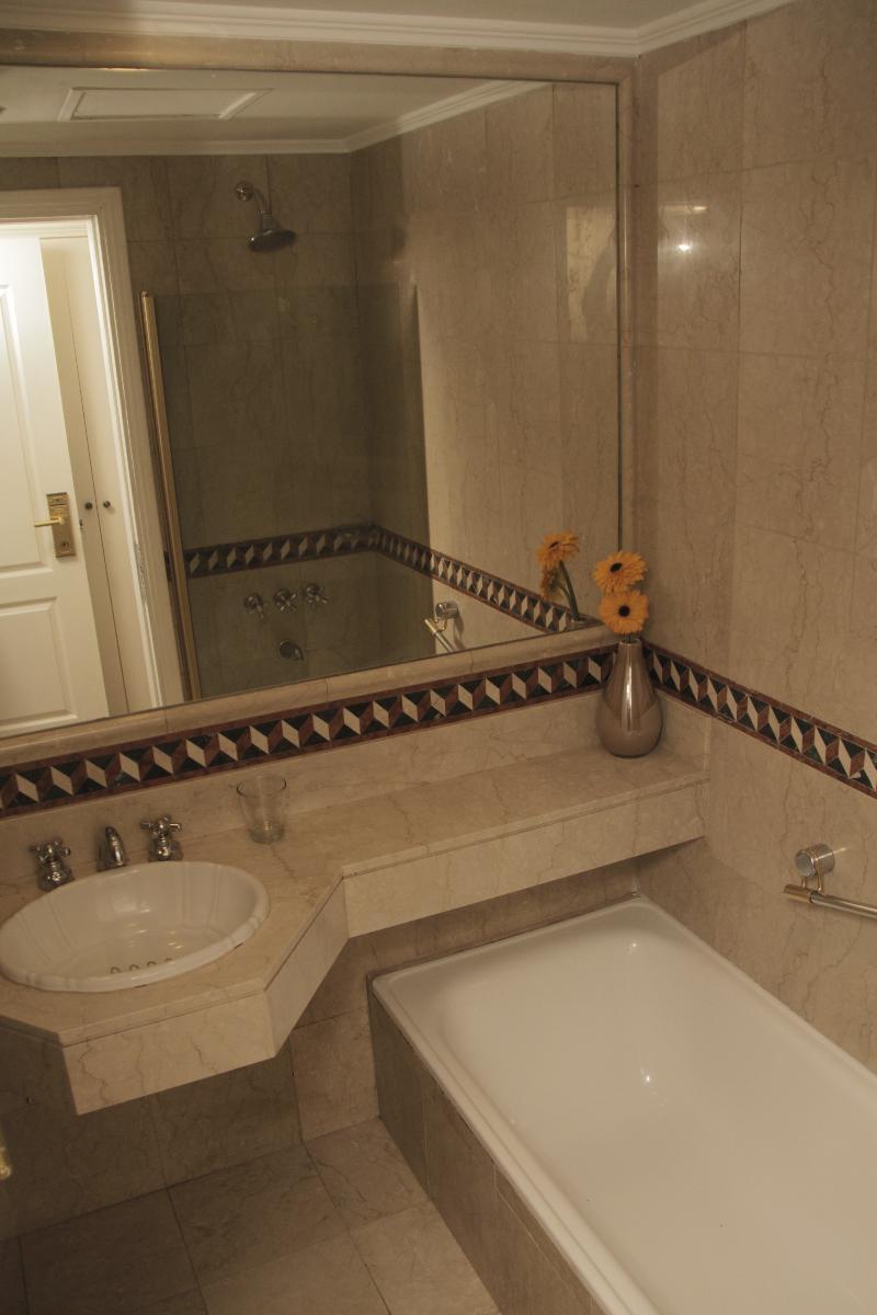 Hotel Howard Johnson 9 De Julio Avenue 4*