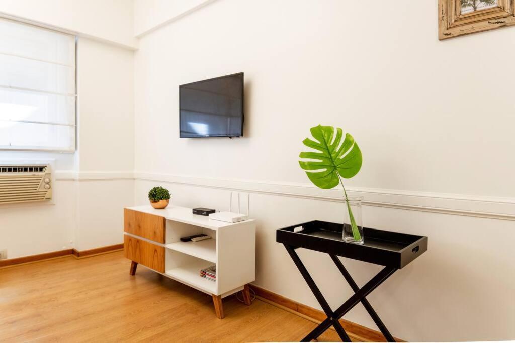 Apartamento Excelente Departamento En Ayacucho Y Av. Santa Fe. Hermoso !