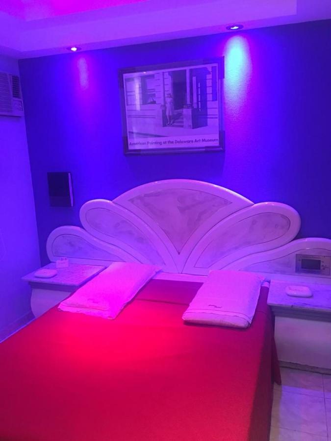 Love hotel Gilda