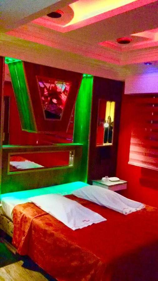 Love hotel Gilda