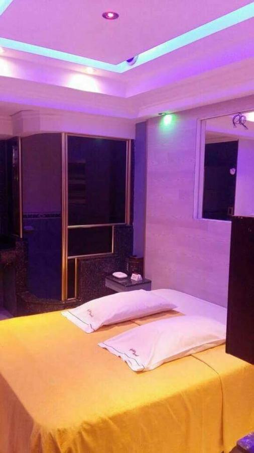 Love hotel Gilda