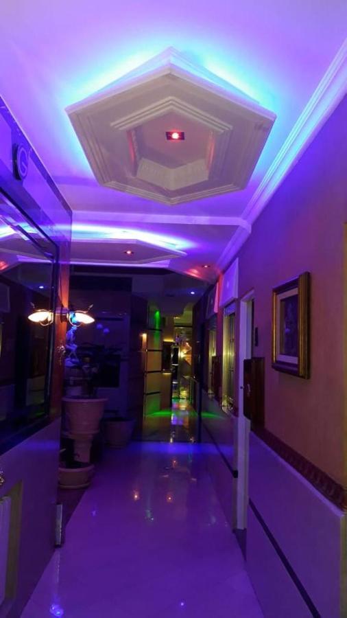 Love hotel Gilda