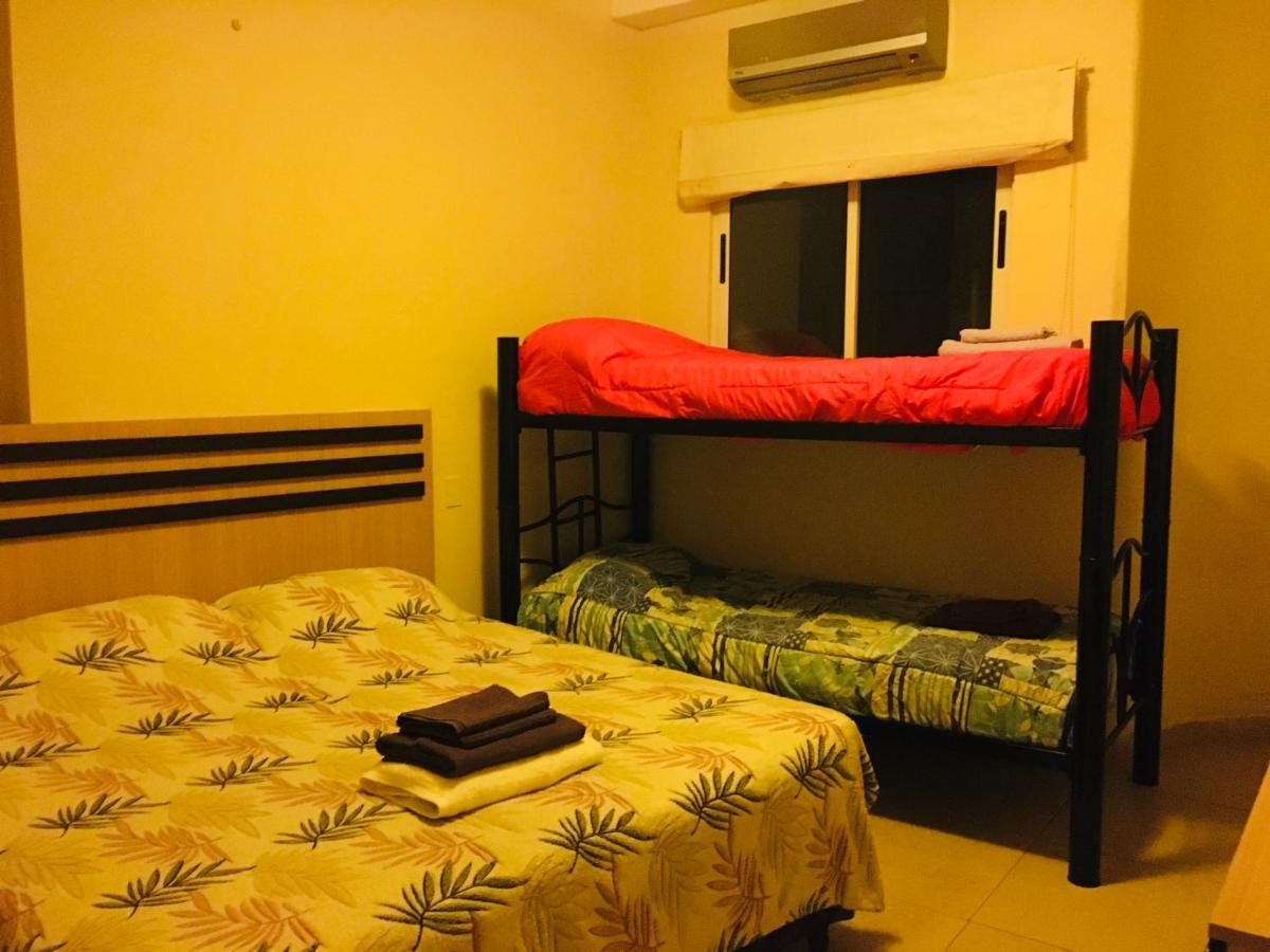 Montecristo Hostel *