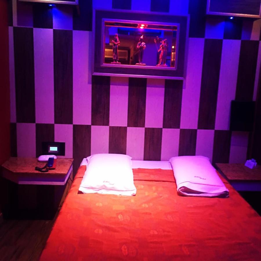 Love hotel Gilda *