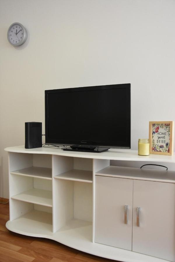 Esmeralda Studio Apartment