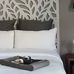Rochester Hotel M