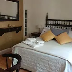 Excelente Departamento Con Balcon A La Calle Sobre Avenida