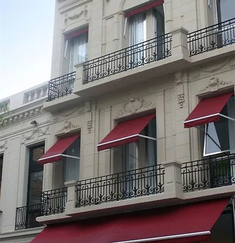 2055 Petit Hotel * Low Cost *