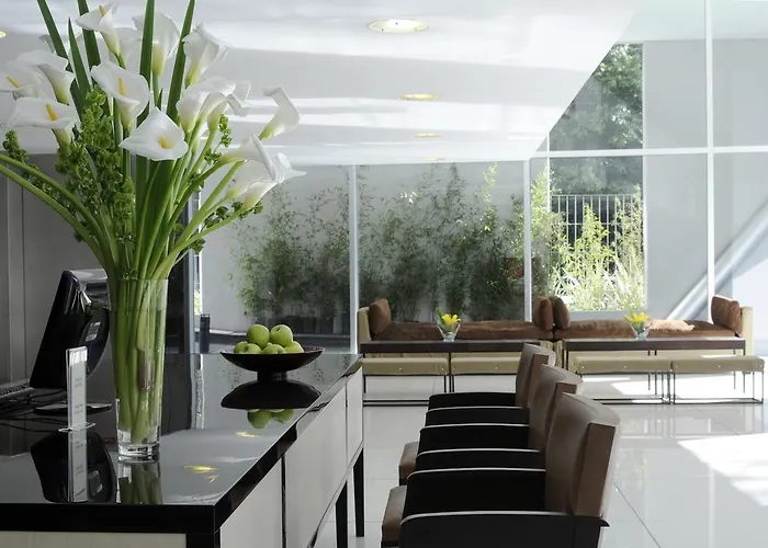 Hollywood Suites & Lofts