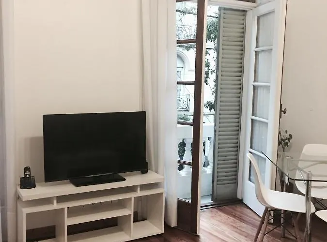 Dos Ambientes Amplios Y Luminosos En Recoleta