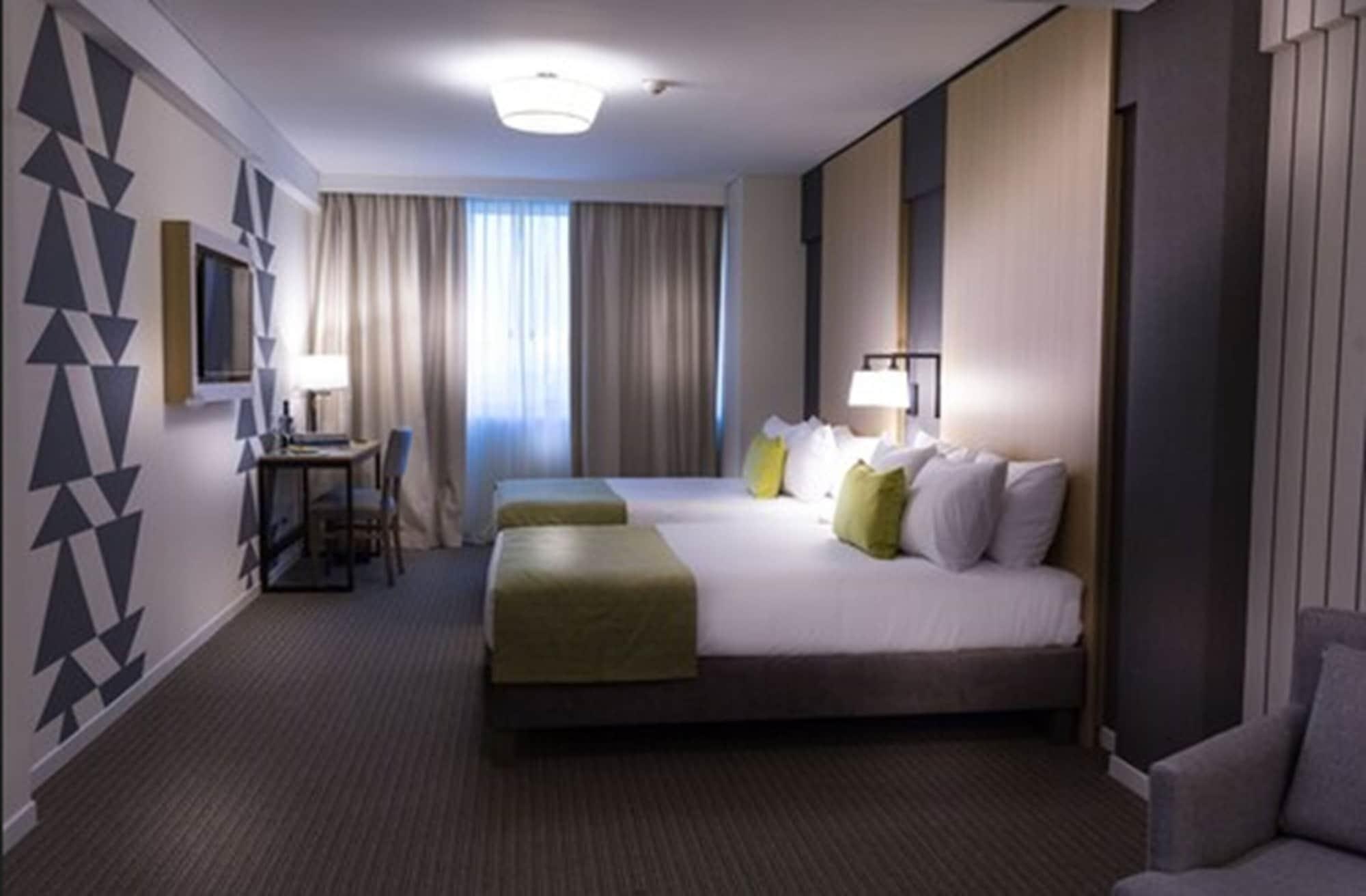 Howard Johnson Plaza 4*
