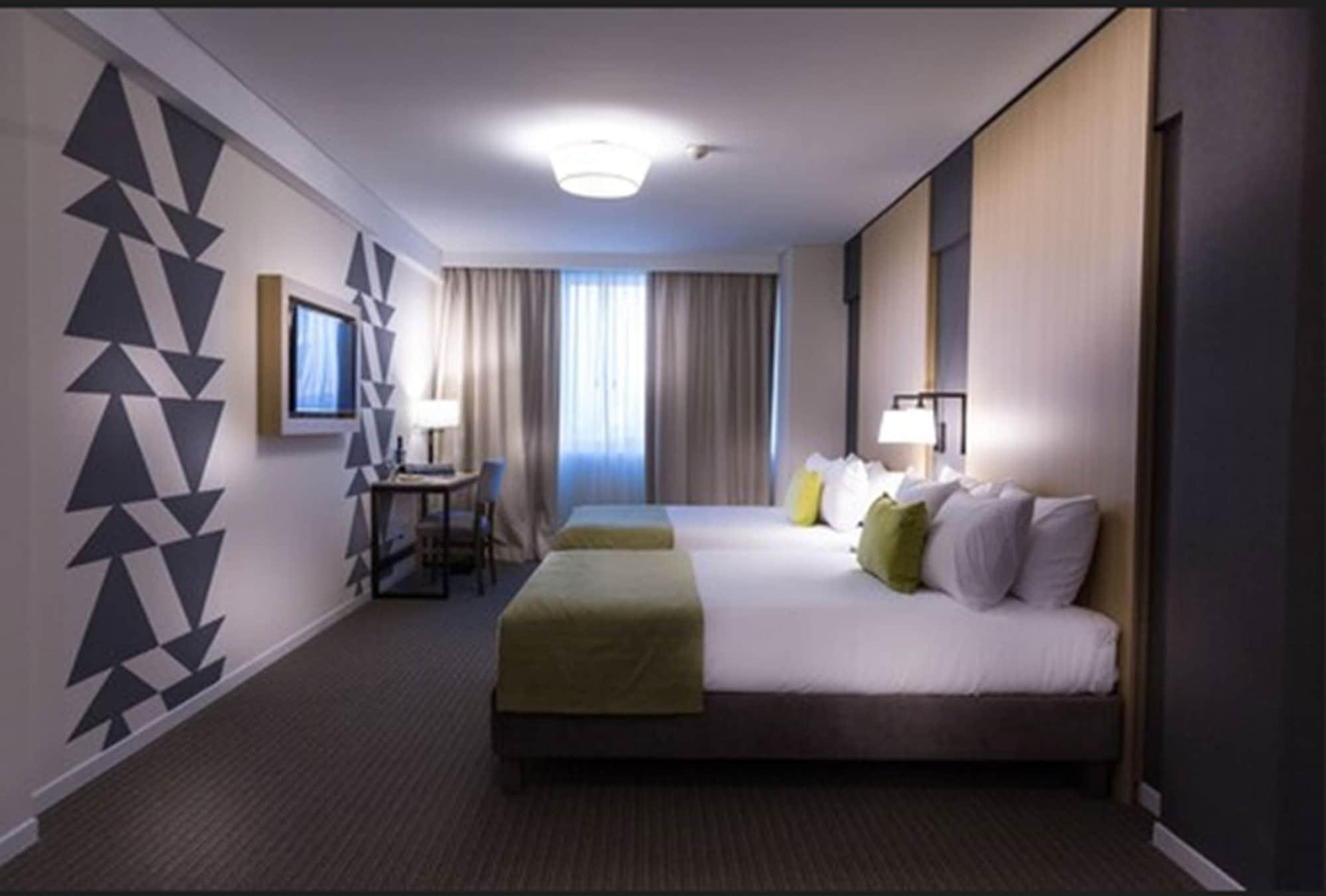 Hotel Howard Johnson Plaza 4*