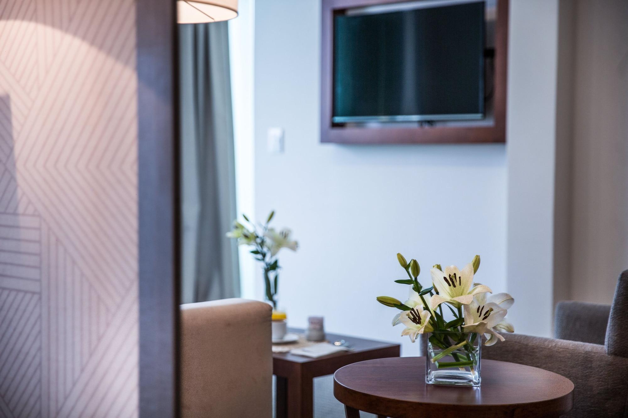 Hotel Howard Johnson Plaza 4*