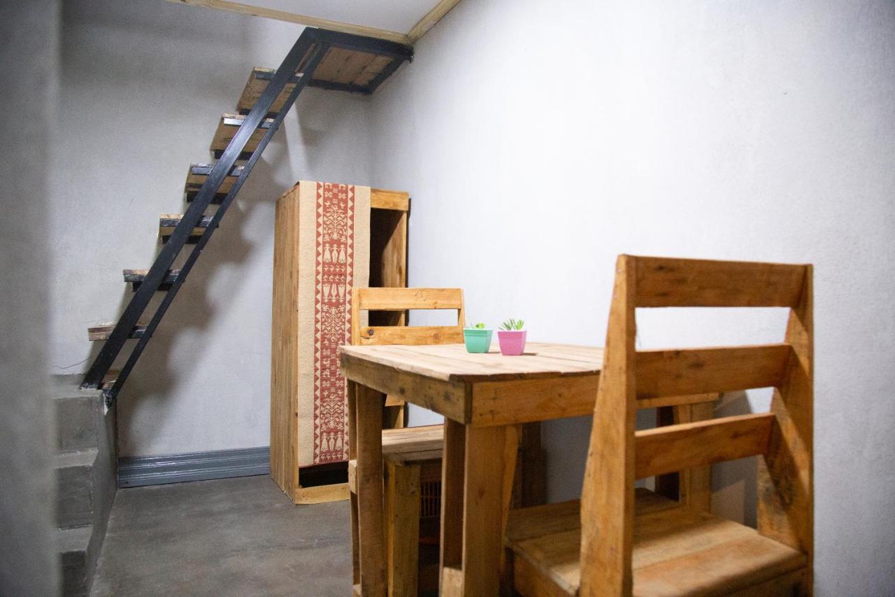Medio Mundo Homestay *