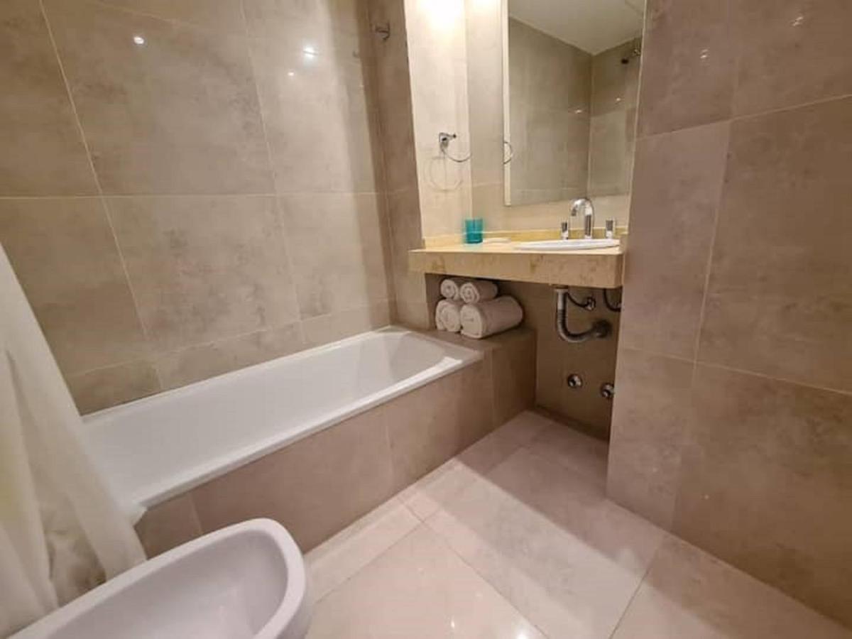 Deluxe In Excellent Location Apartment *