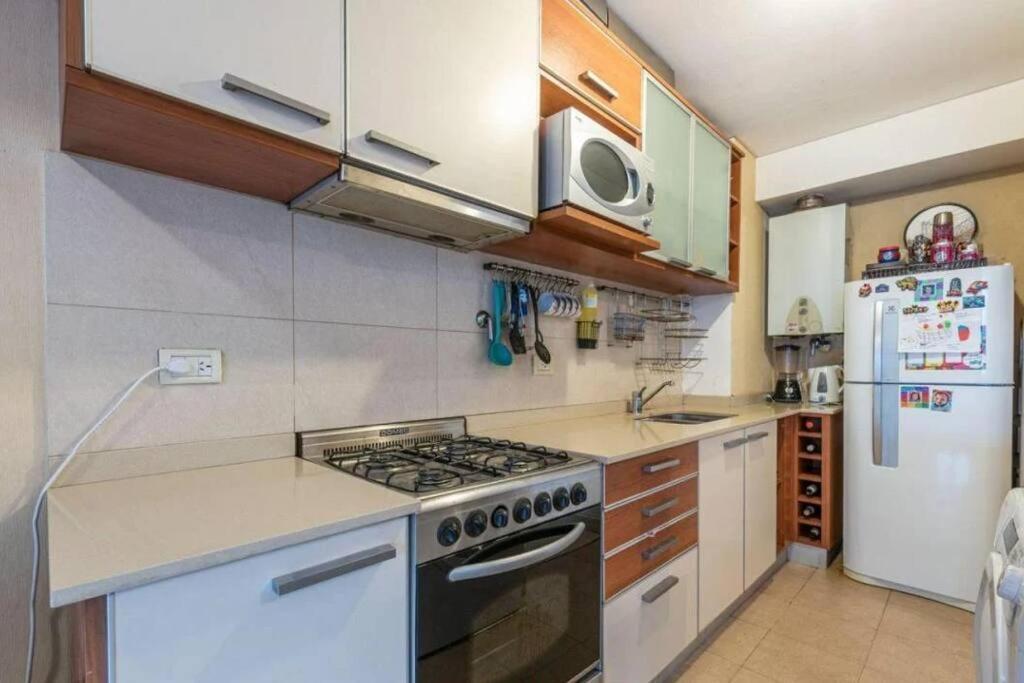Departamento Semipiso, 2 Habitaciones, Con Parrilla Y Estacionamiento Privado *