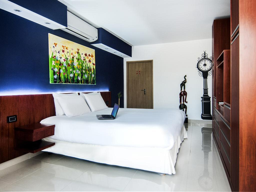 Shoshana Boutique 3*