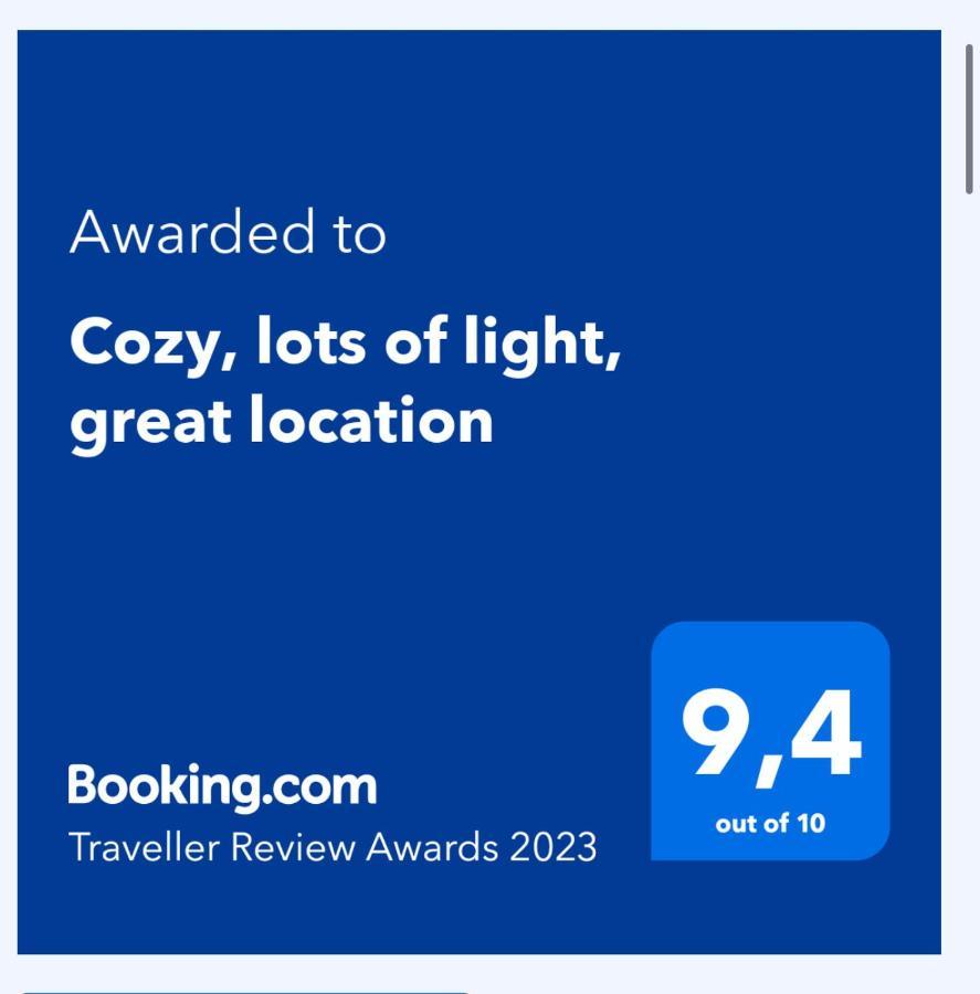 Cozy, Lots Of Light, Great Location *