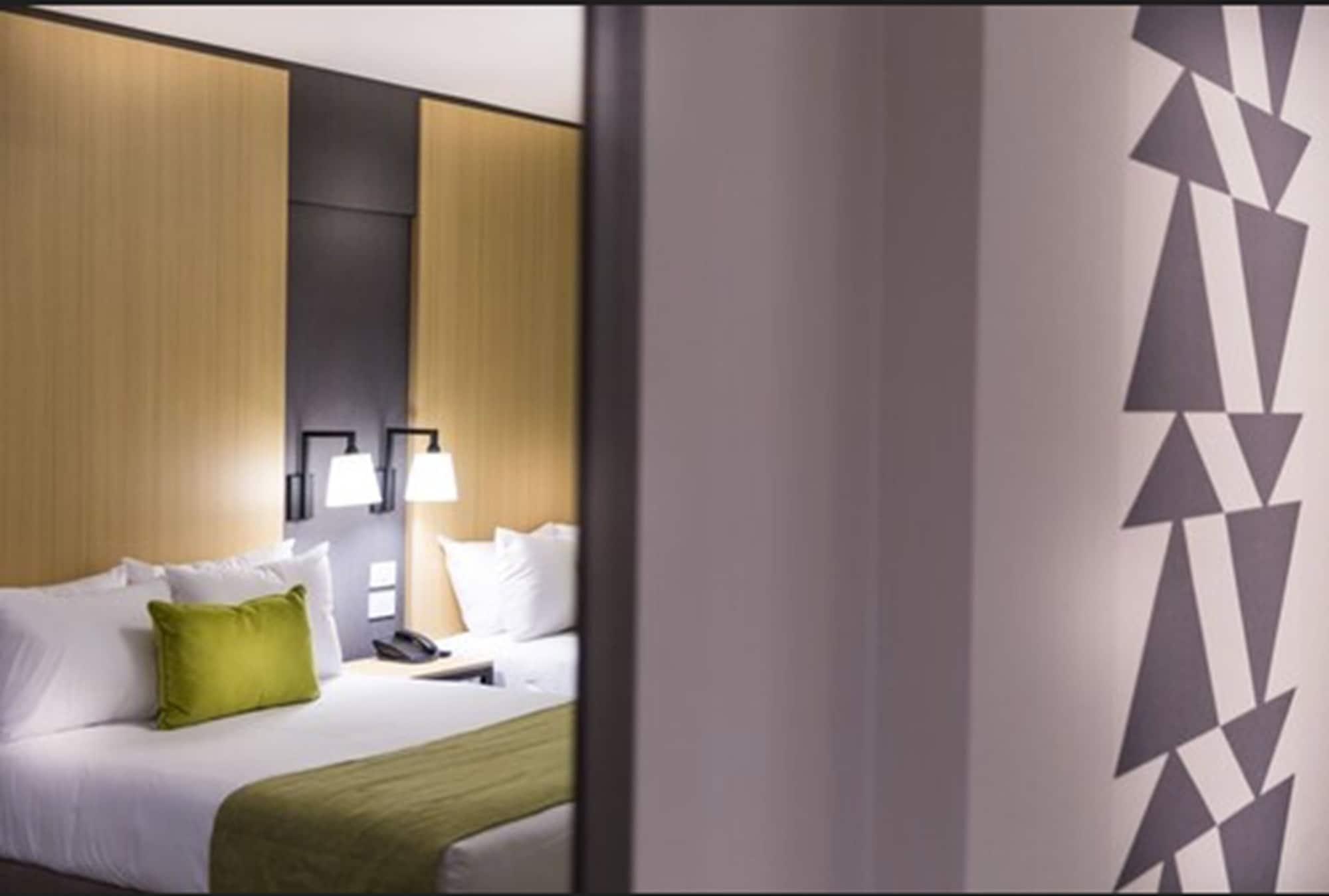 Howard Johnson Plaza Hotel