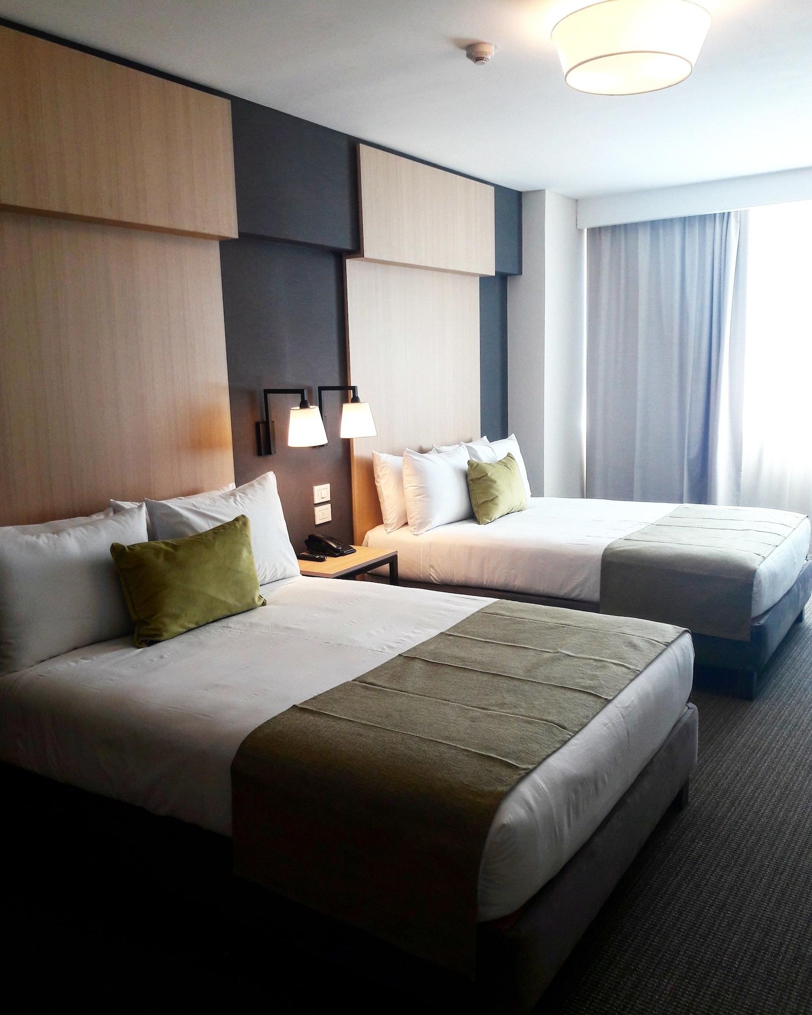 Howard Johnson Plaza Hotel