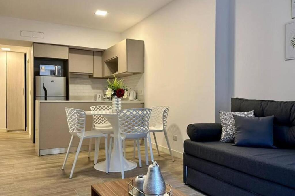 Apartamento 2 Ambientes Con Pileta, Centro De Bsas Buenos Aires