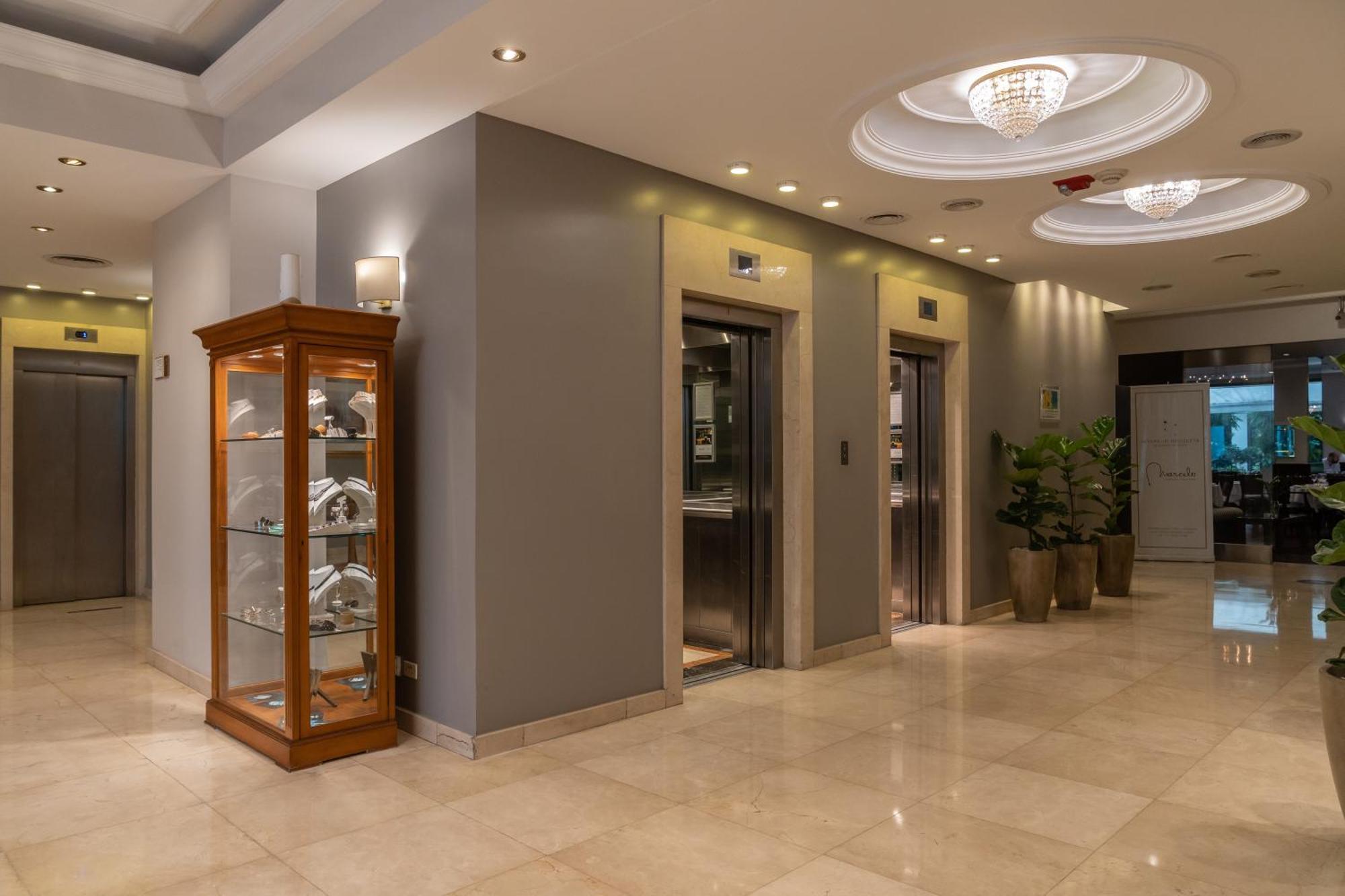 Hotel Intersur Recoleta Buenos Aires