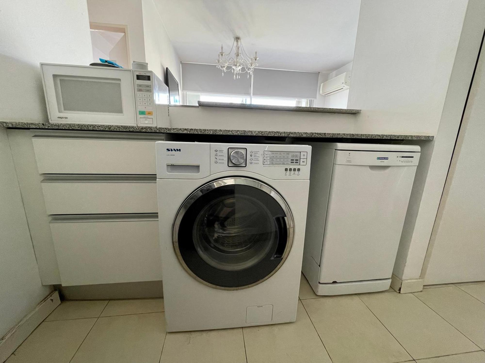 Luxury With Full Amenities *
