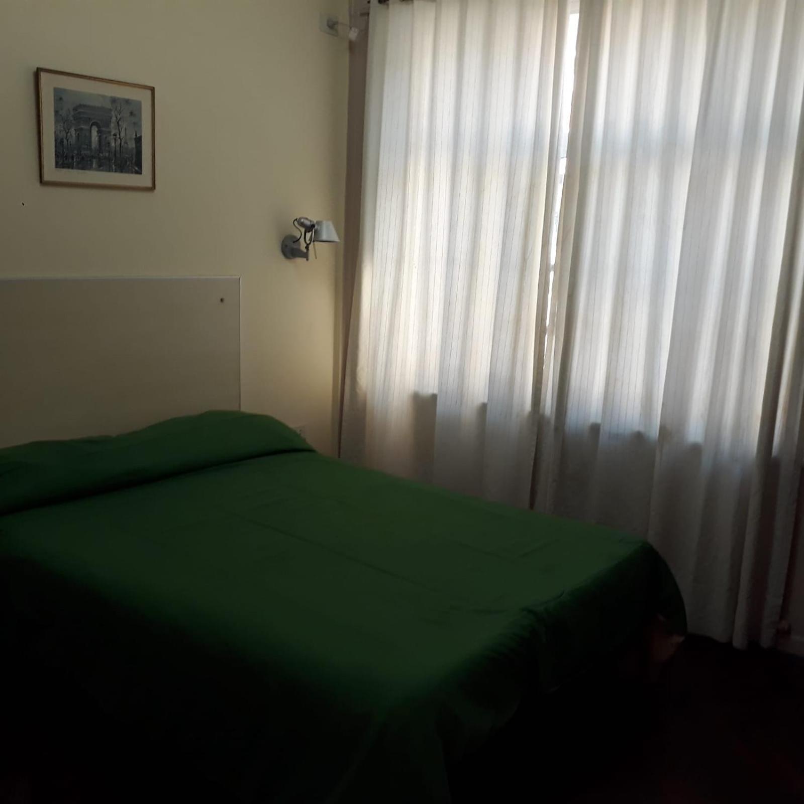 Hotel Suipacha Inn, A 100 Mts Del Obelisco Y A 100mts De Av Corrientes Buenos Aires