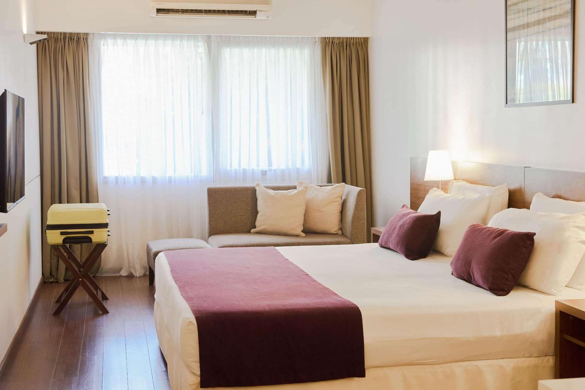 Hotel Dazzler By Wyndham Maipu 4*