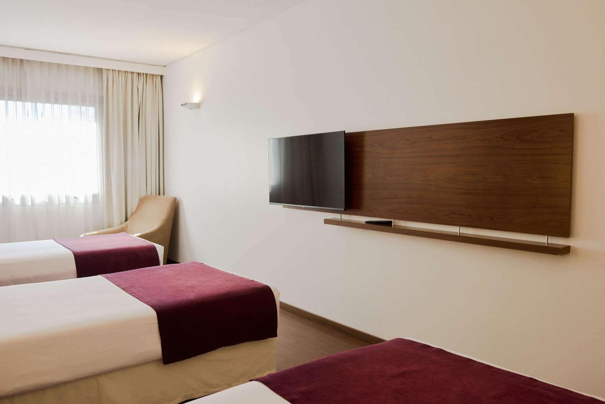Hotel Dazzler By Wyndham Maipu 4*