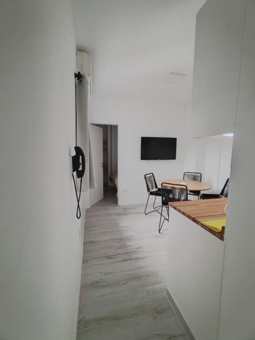 Comodo Dos Ambientes En El Centro De Apartment *