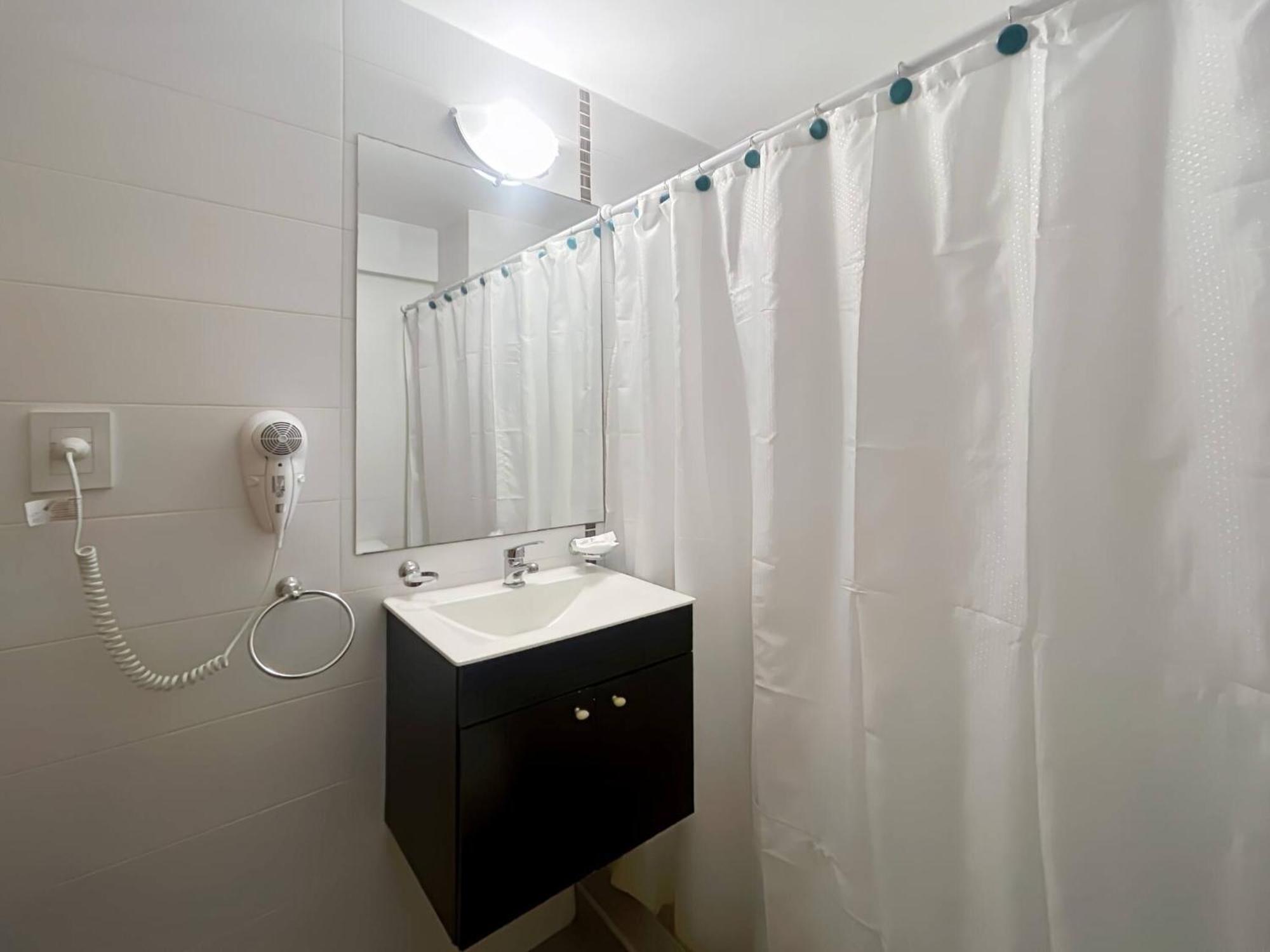 Modern With Amenities In The Heart Of The U4