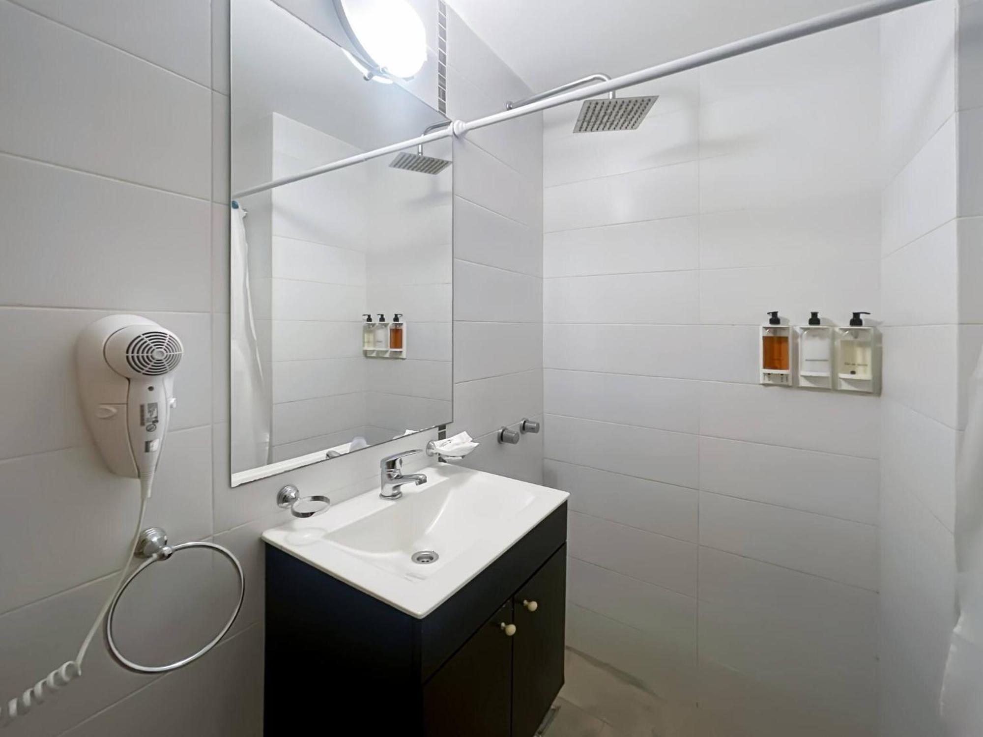 Apartment Modern With Amenities In The Heart Of The U4 *