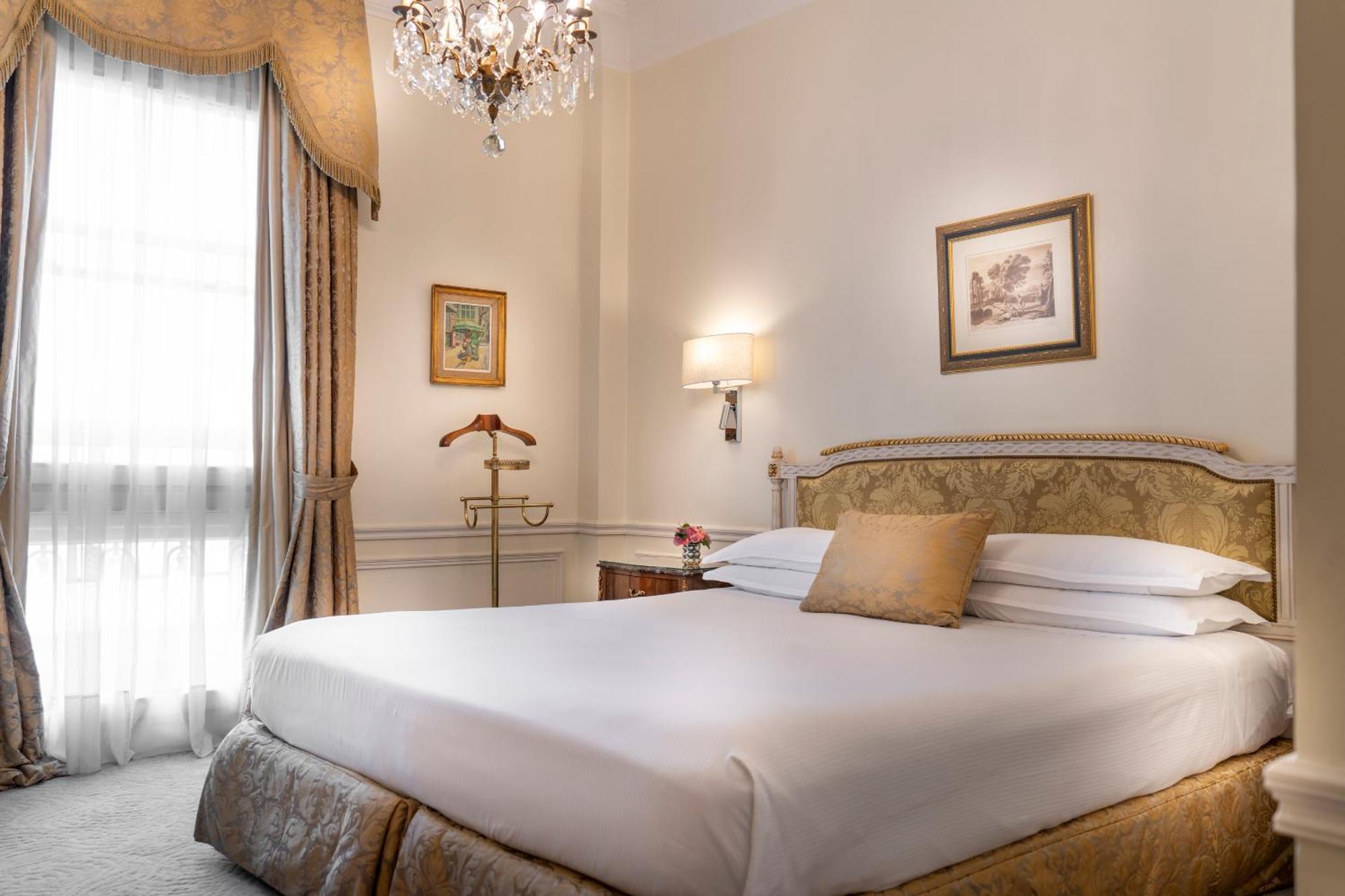 Alvear Palace - Leading Of The World