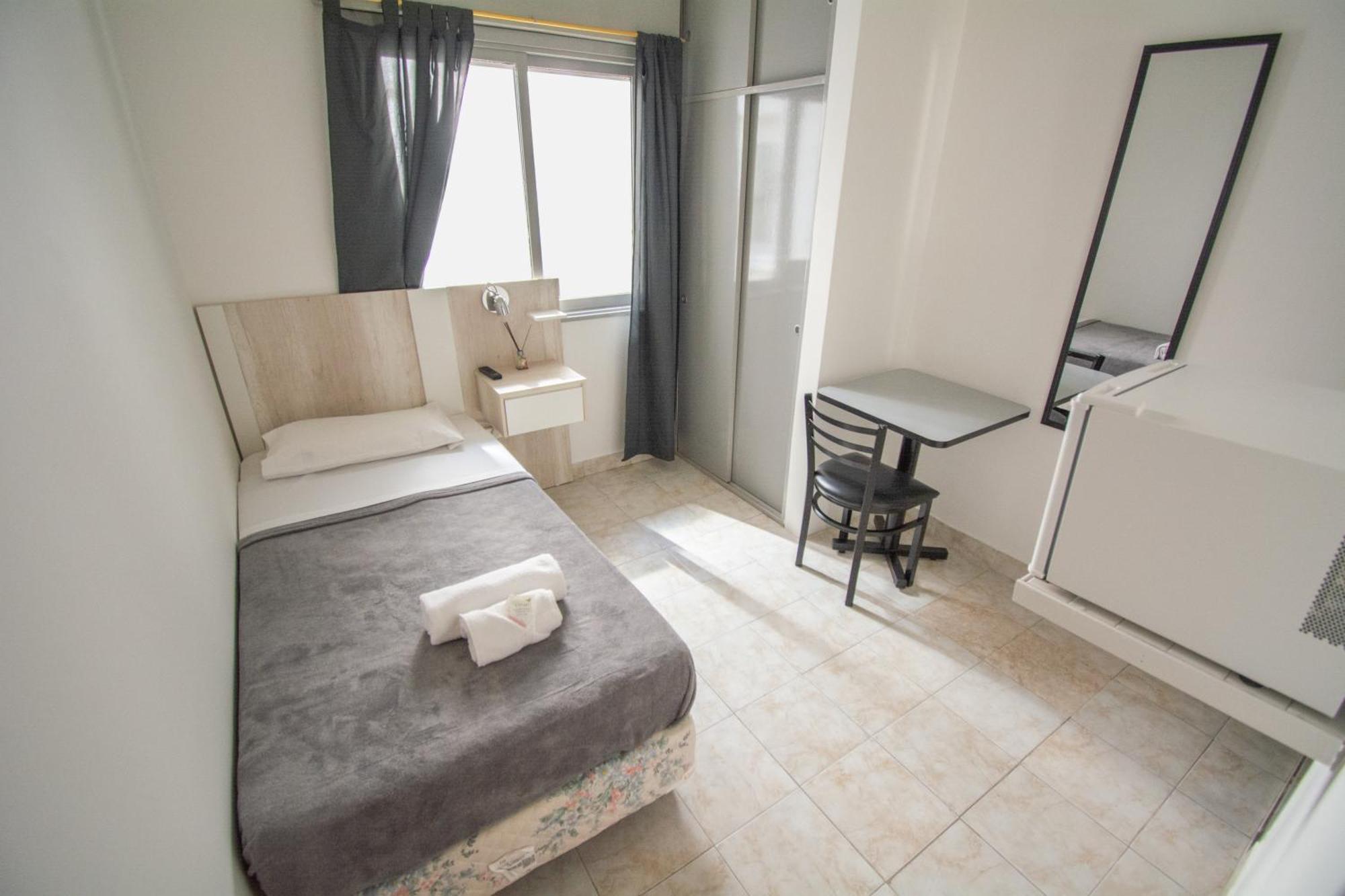 Dos Mundos Hotel *