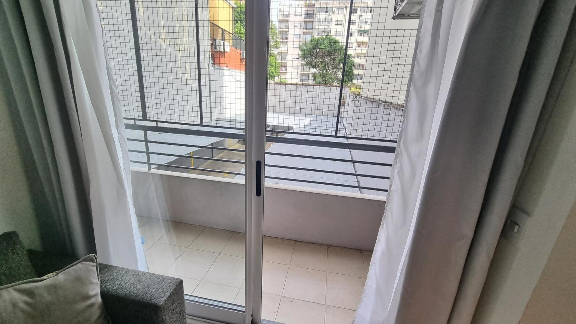 Moderno Departamento De Dos Ambientes Con Balcon En Almagro *