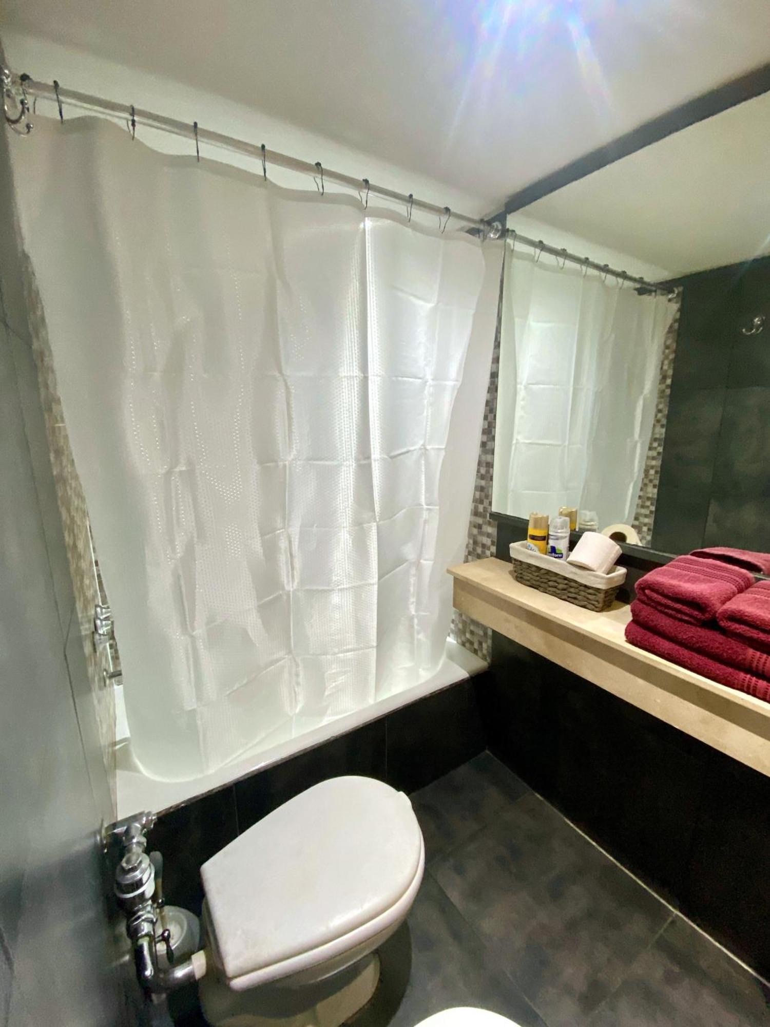 Reina Obelisco, Apartamento *